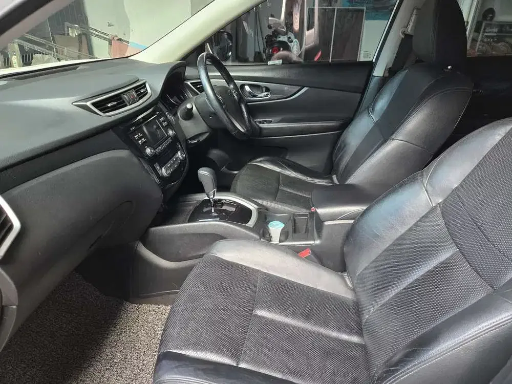 Nissan X-Trail 2015 Bensin - Image 5 of 10