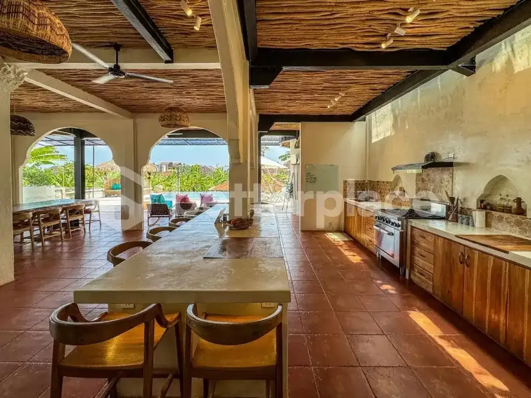 Grand Seven-Bedroom Villa Sanctuary Between Umalas and Canggu Offering Exceptional Space and Investment Value - Image 3 of 10