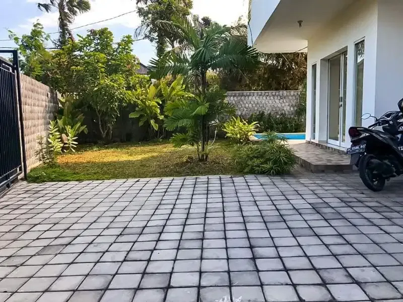 COMFORTABLE SPACIOUS VILLA IN THE HEART OF UMALAS KEROBOKAN - Image 8 of 10