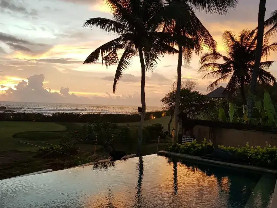 Dijual Villa Berlokasi Strategis & Langka, di Tepi Pantai Cemagi Bali - Image 5 of 10