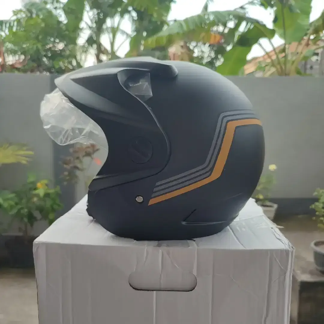 (No Inbox) Helm Honda baru Original Dealer Lokasi Batuyang - Image 1 of 6