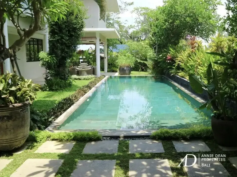 FREEHOLD MODERN DESIGN VILLA IN TUMBAK BAYUH CANGGU - Image 2 of 10