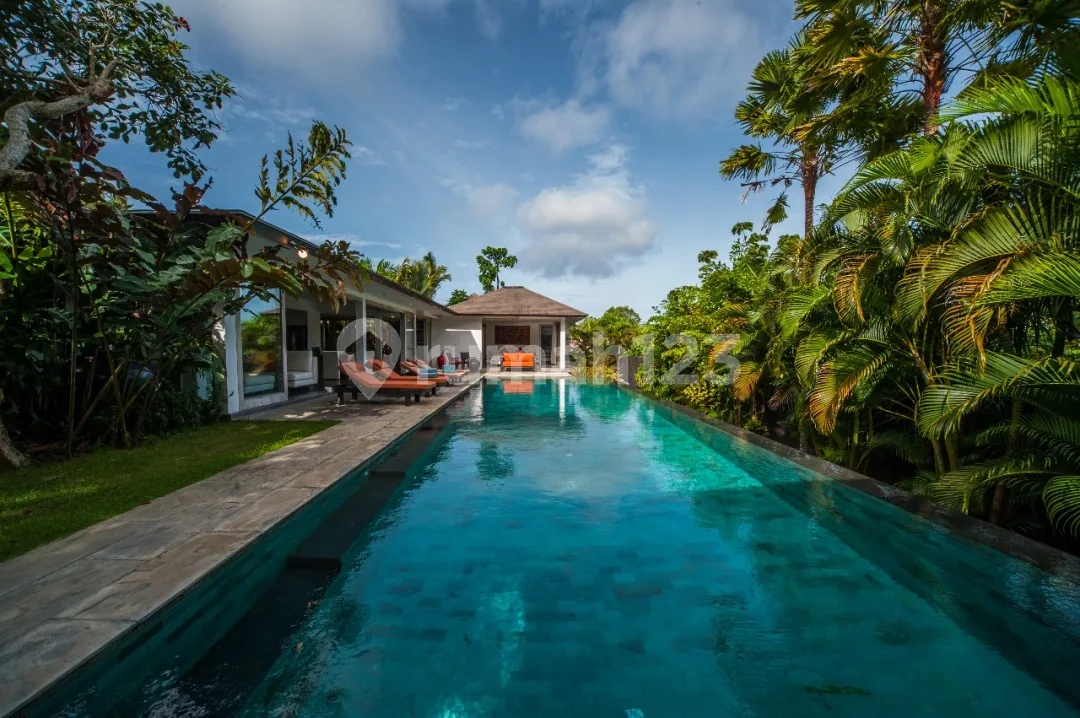 Villa Mewah Dengan Dapur Model Eropa Dekat Pantai Savaya - Image 1 of 4