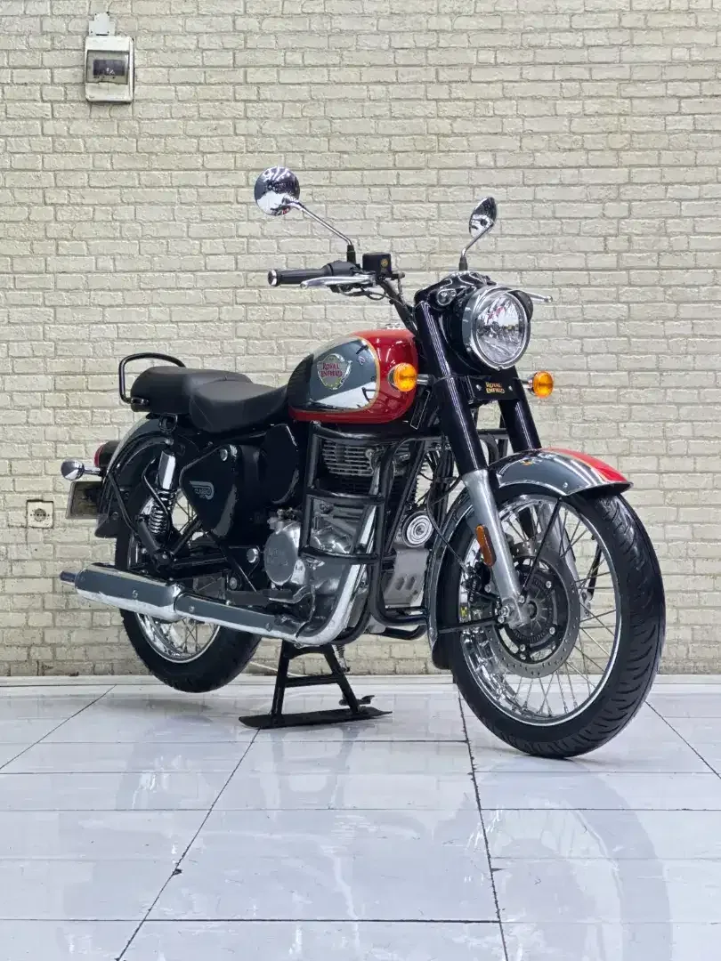 ODO 1RB PERAK‼️ Royal Enfield Clasic 350 PMK 2023 Mustika Motor malang - Image 1 of 10