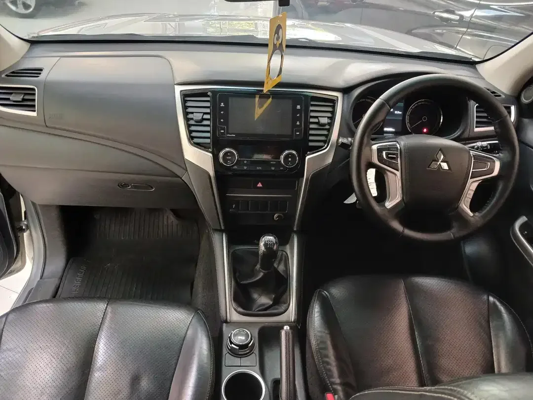 Mitsubishi Triton Exceed Double Cabin 2019 Silver Metalik M/T - Image 3 of 5