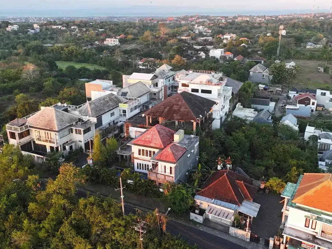 Tanah dan Bangunan Villa 3 lantai dekat GWK - Image 2 of 5