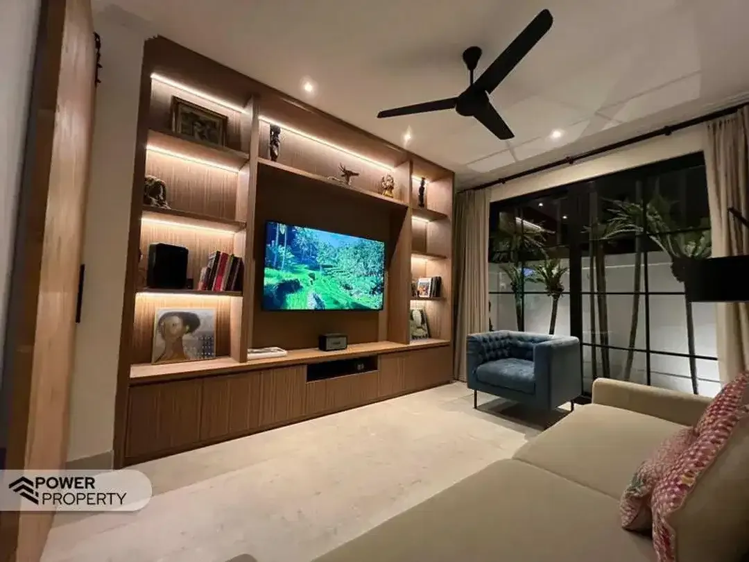 Modern 3-Bedroom Townhouse with Private Jacuzzi Pool in Prime Seminyak Area - Image 2 of 10