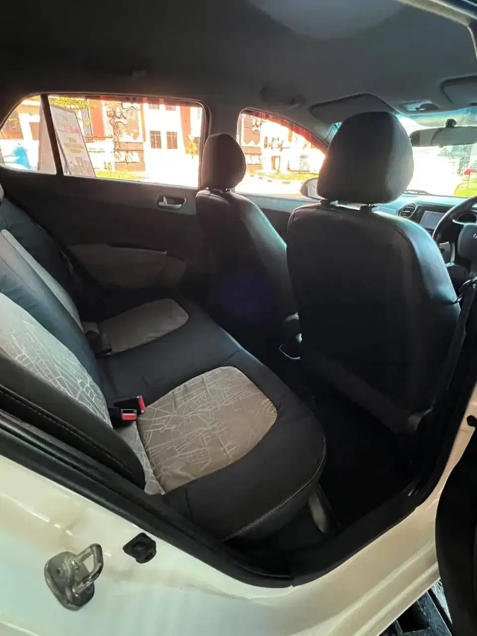 HYUNDAI GRAND I10 2014 PUTIH MT ASLI BALI - Image 9 of 9