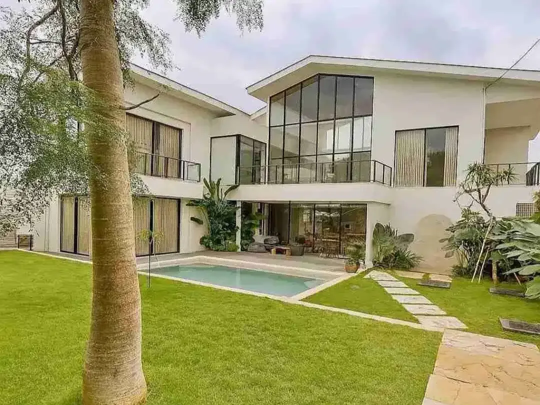 Luxury Villa 4BR Pererenan 5 Menit ke Pantai - Image 1 of 10