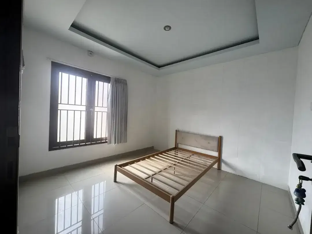 Rumah 2 Lantai Lokasi Strategis Gatsu Barat 4 Kamar Tidu Lingkungan Tenang - Image 4 of 10