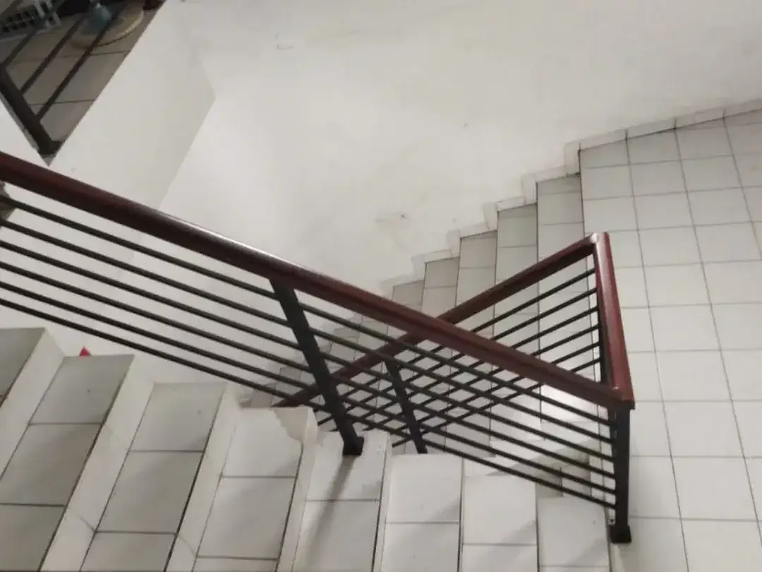 Dijual ruko 3,5 lantai parkiran luas jalan utama Supratman Bali - Image 5 of 7