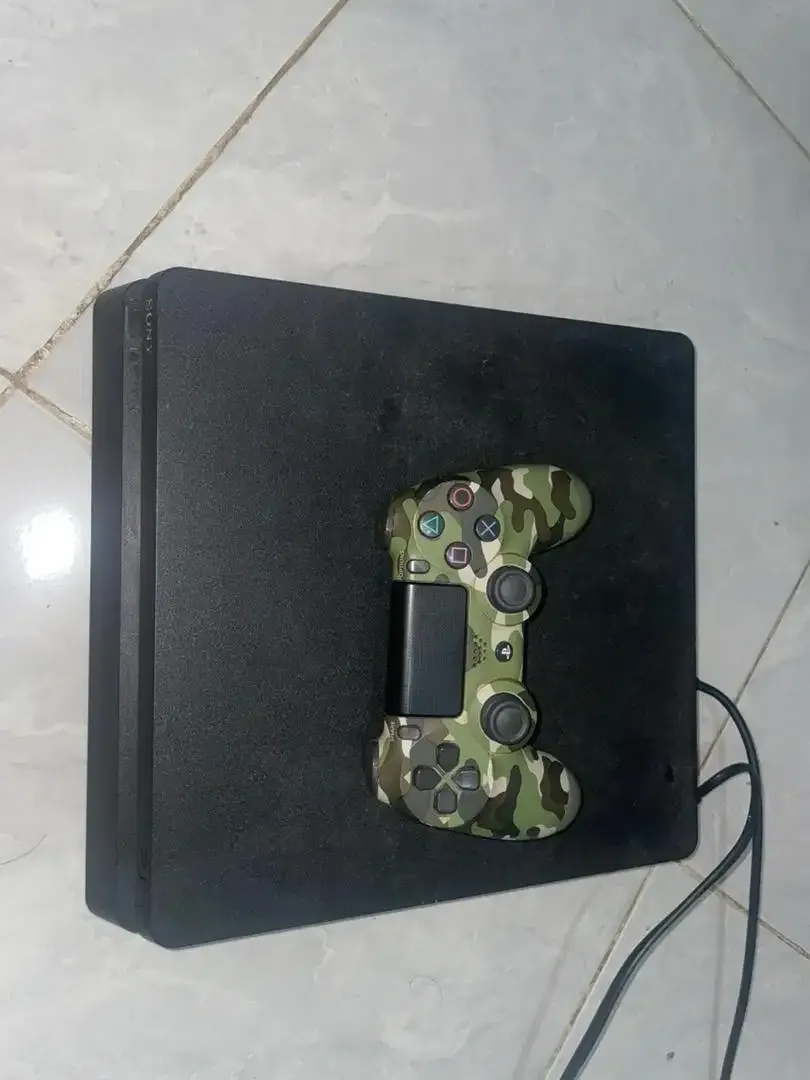 PS4 SLIM 1 TB + BONUS 15 GAME + STIK CONTROLLER - Image 1 of 5