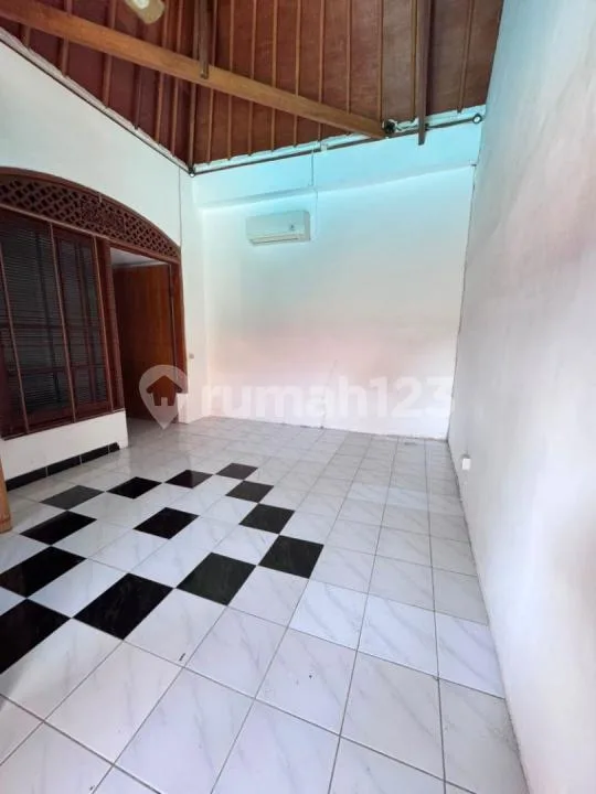 Disewakan Villa Luas dan Banyak Kamar - Image 2 of 4