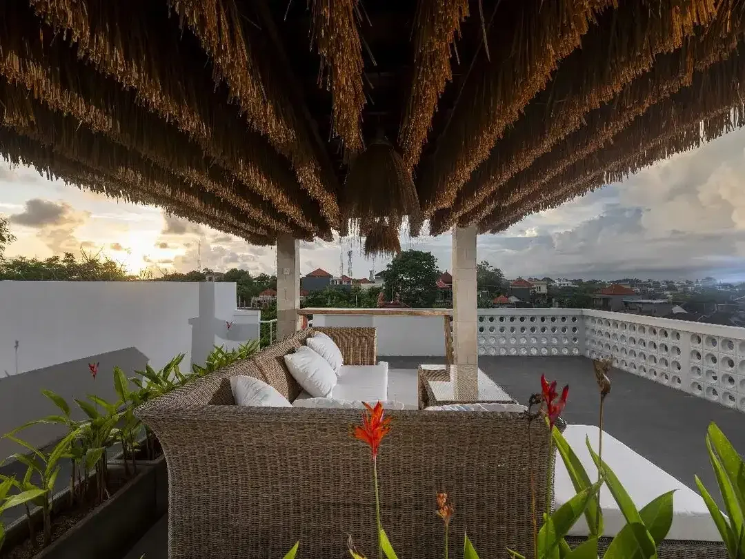 FOR SALE & LEASE FREEHOLD VILLA WITH OCEAN VIEW IN NUSA DUA - Image 6 of 10