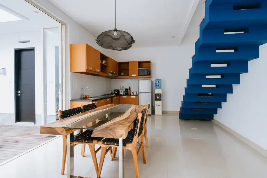 Dijual villa lantai 2 lingkungan nyaman lokasi bidadari seminyak - Image 3 of 10