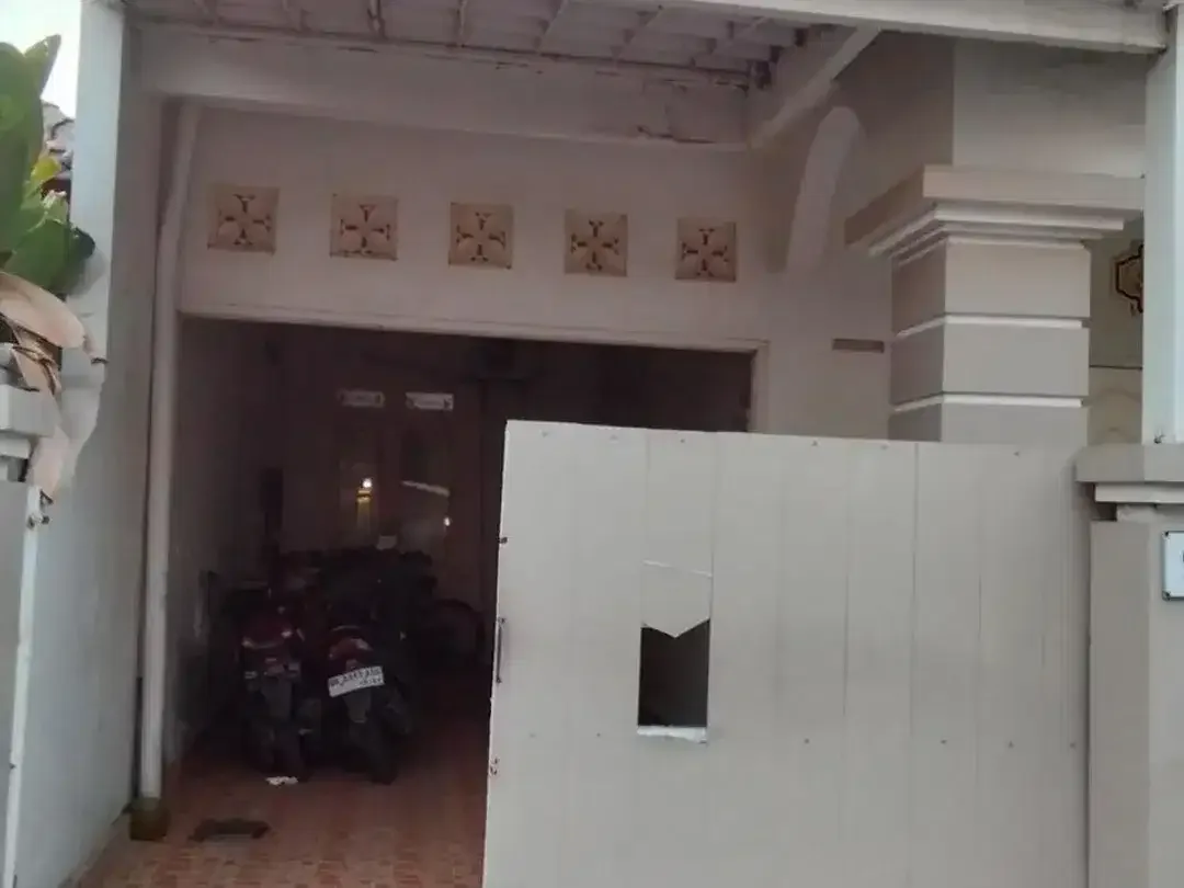 Tinggal Praktis di Tengah Kota – Rumah Modern Minimalis - Image 2 of 10