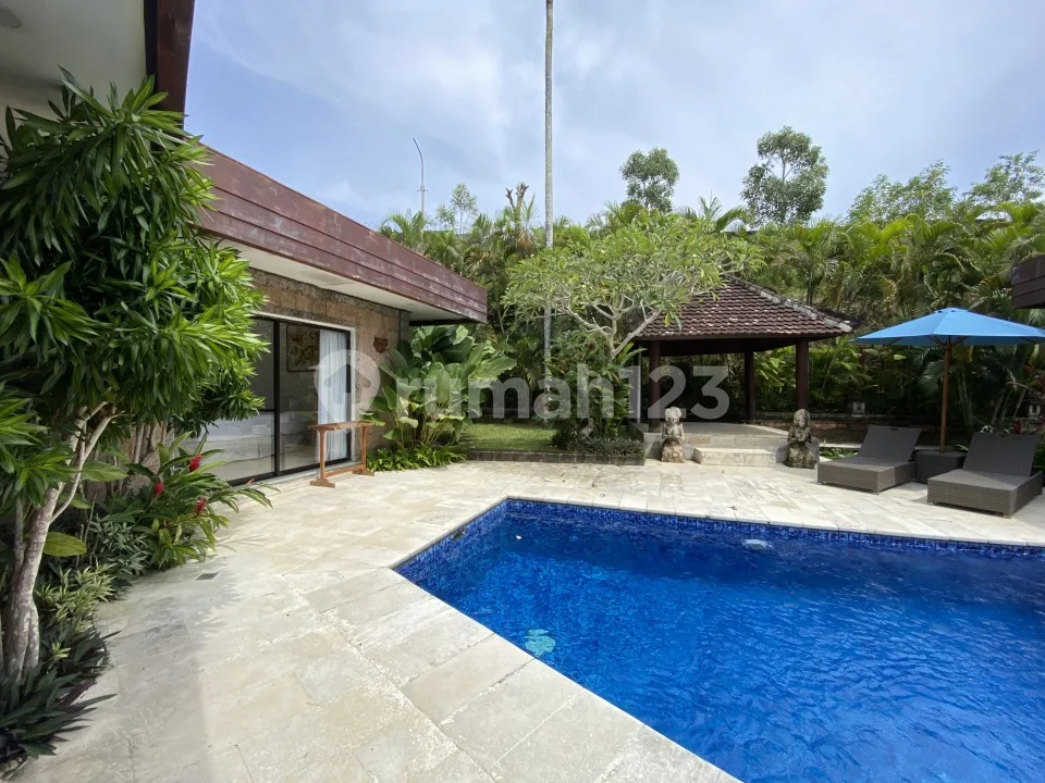 Villa 4 Bedroom Style Tropical Nyaman Furnished Siap Huni Dalam Kompleks Villa - Image 4 of 4