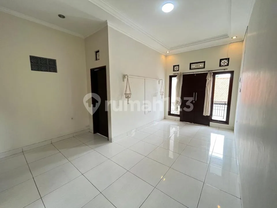 Hunian Dekat Canggu 2 Lantai 3 Kamar di Banjar Semer Kerobokan - Image 4 of 4