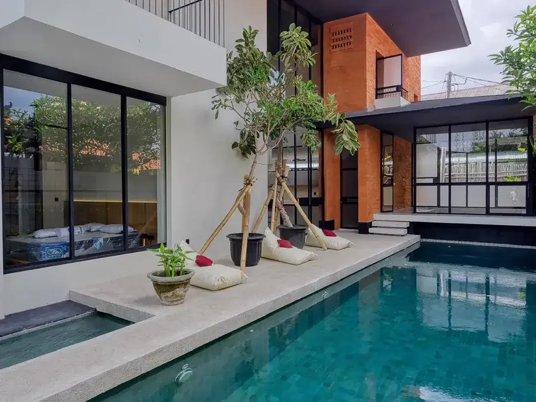 Leasehold -Stylish 3-Floor Villa in Kerobokan- Ideal for Living - Image 1 of 10