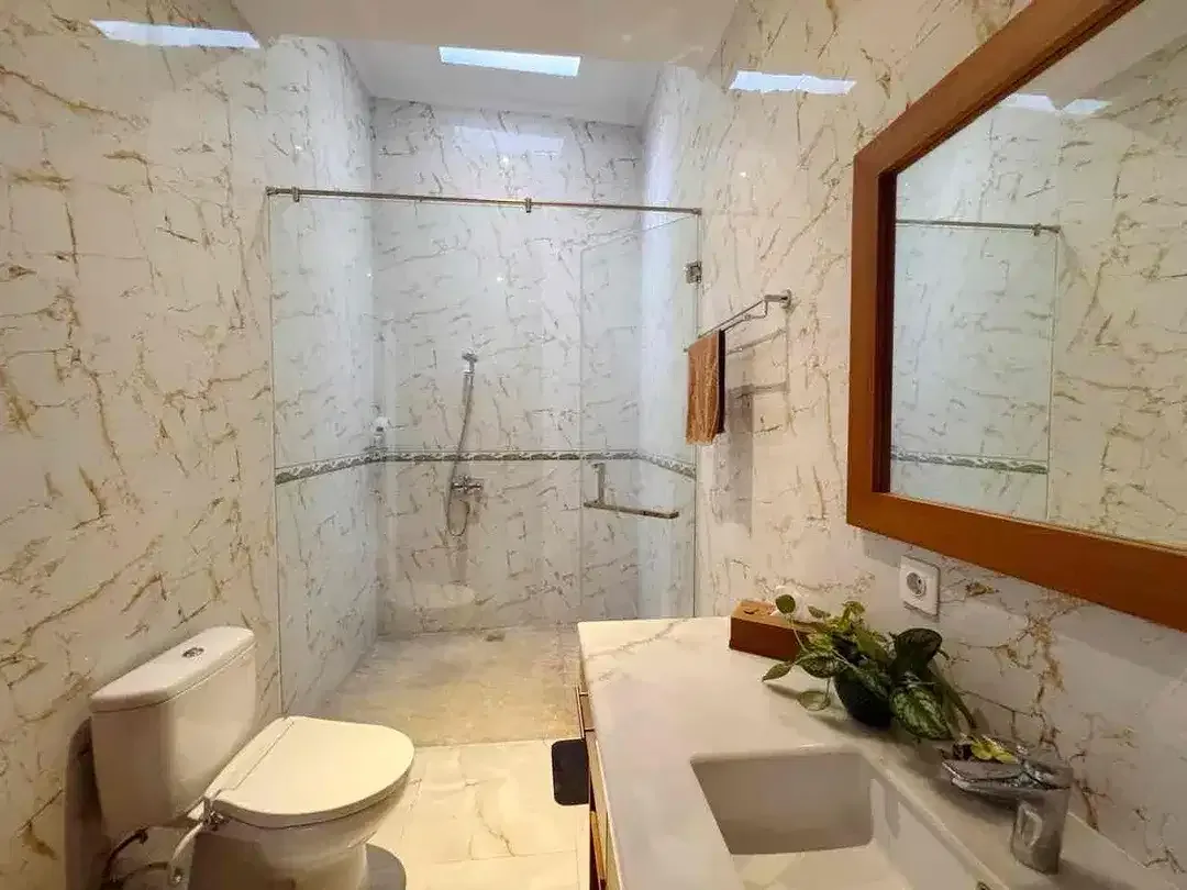 BEAUTIFUL 3 BEDROOMS SINGLE LEVEL AT BERAWA CANGGU - Image 5 of 10