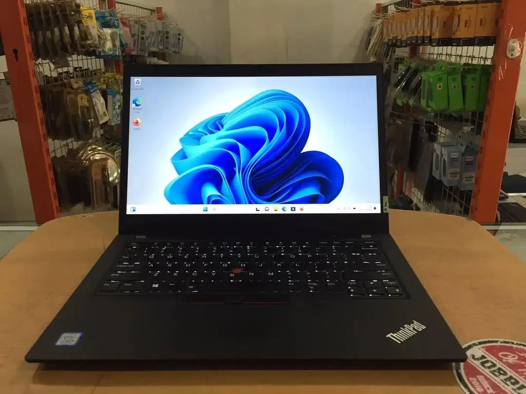 Laptop Lenovo ThinkPad T490 Core i5Gen8 Ram 16GB SSD 256GB Slim Mulus - Image 1 of 10