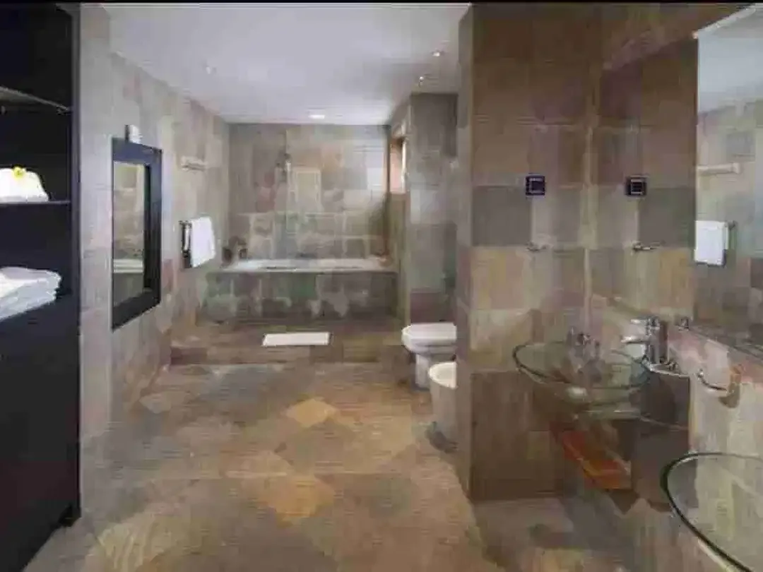 dijual villa 10 bedroom IDR 25 milyar Ditaman griya Jimbaran Kuta Selatan Badung Bali - Image 5 of 10