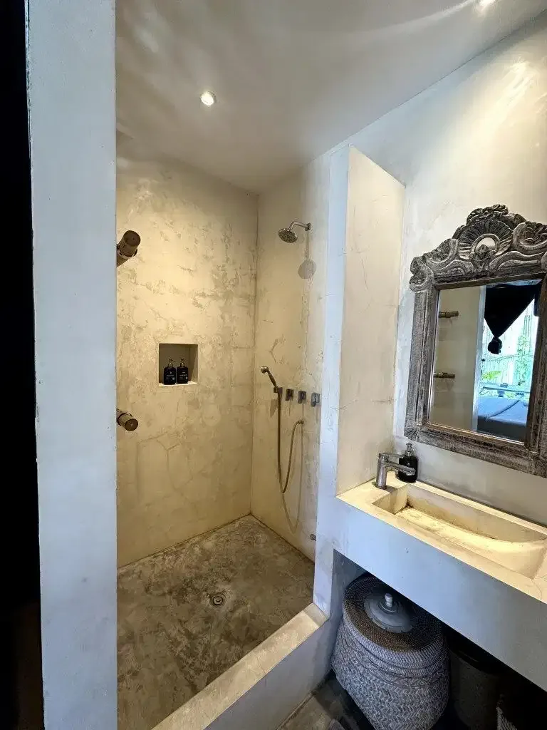 Dijual Villa One Bedroom Lokasi Strategis di Berawa Canggu - Image 3 of 10
