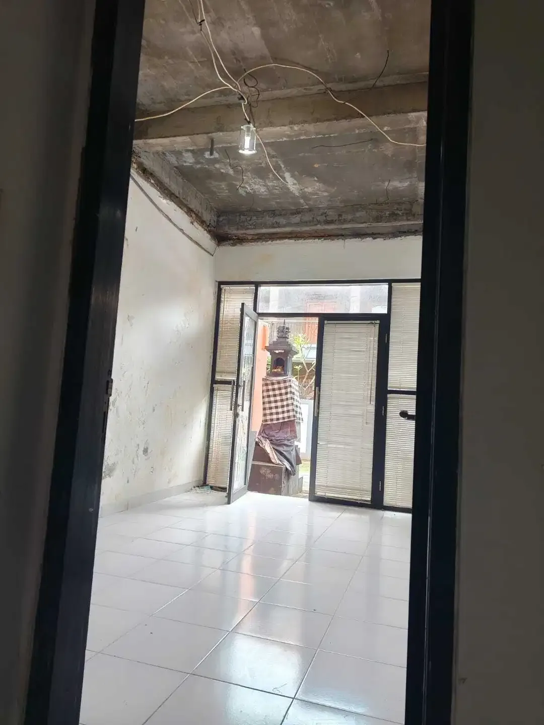 FOR SELL GUDANG DAN KANTOR 2 LT SANGAT LUAS DI RENON PUSAT KOTA BALI - Image 3 of 9