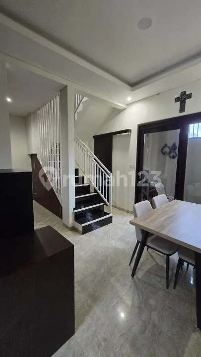 Rumah 2 Lantai Semi Furnished Dekat Canggu - Image 2 of 4
