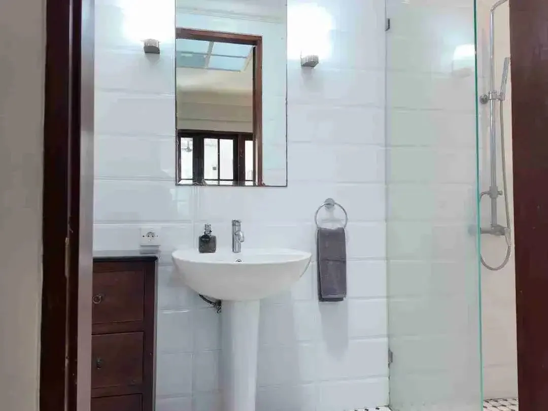 DIJUAL  VILLA FULL FURNISH  DEKAT PANTAI SEMINYAK PK - Image 8 of 10