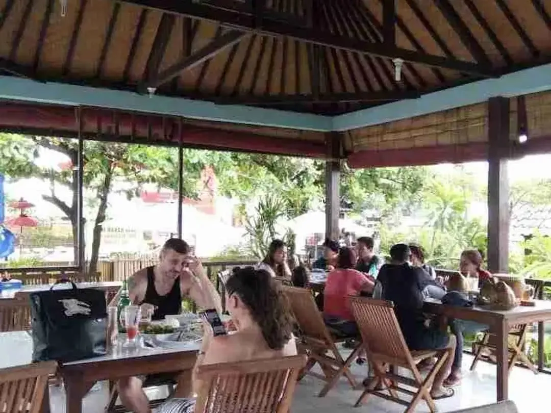 disewakan cafe ikan bakar dipantai kedonganan Badung Bali IDR 360 juta per tahun - Image 1 of 7
