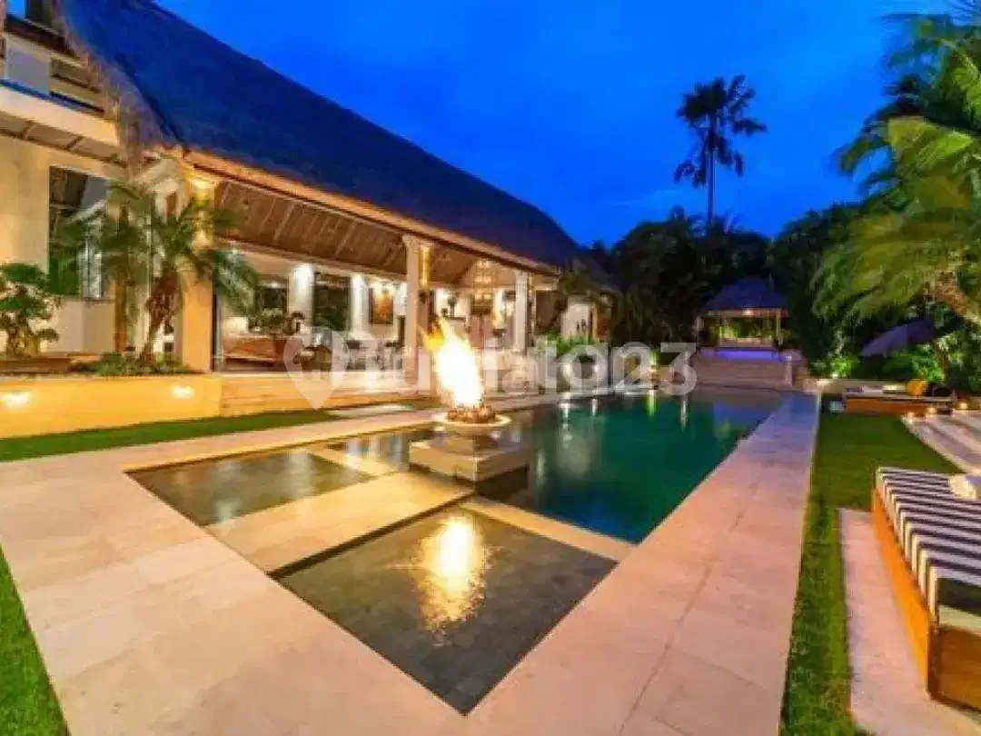 VILLA LONG LEASE FULL FURNISHED EKSKLUSIF DI SEMINYAK - Image 1 of 5