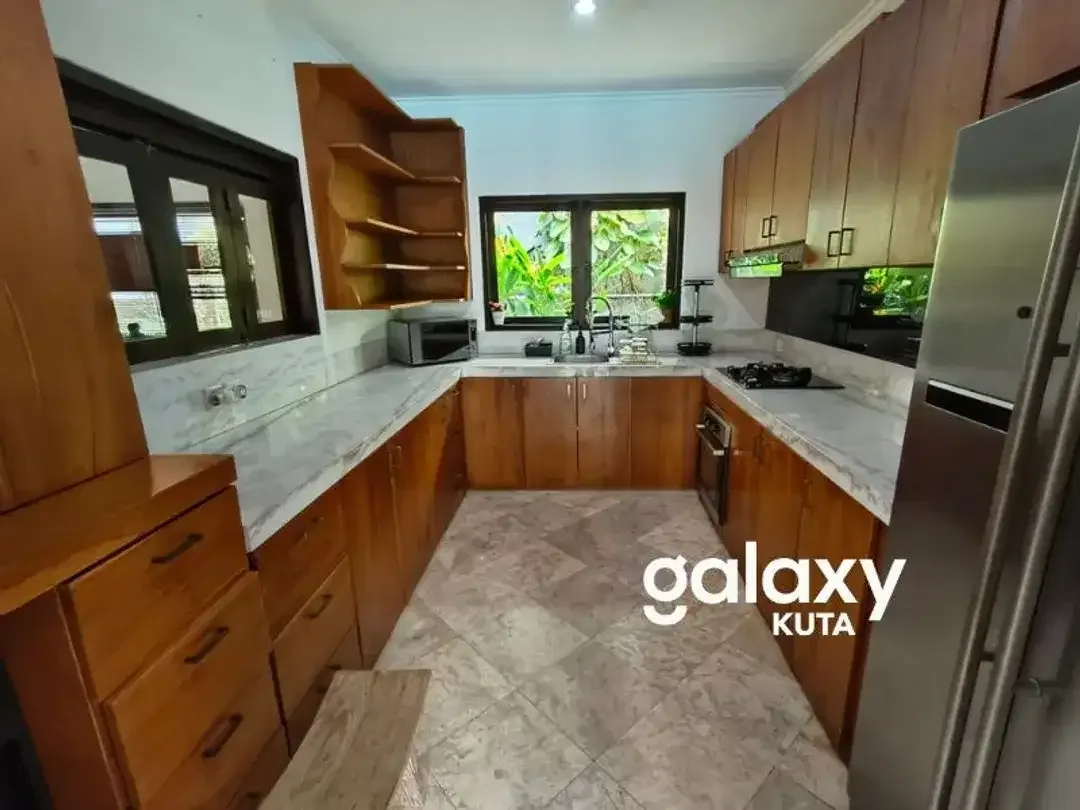 DIJUAL VILLA SPACIOUS GARDEN WITH 5 BEDROOM IN UMALAS KEROBOKAN BADUNG - Image 6 of 10