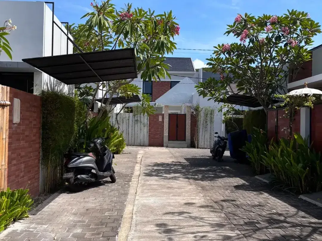 THREE-BEDROOMS VILLA FOR YEARLY RENT SANUR. BEACHSIDE - Image 2 of 10