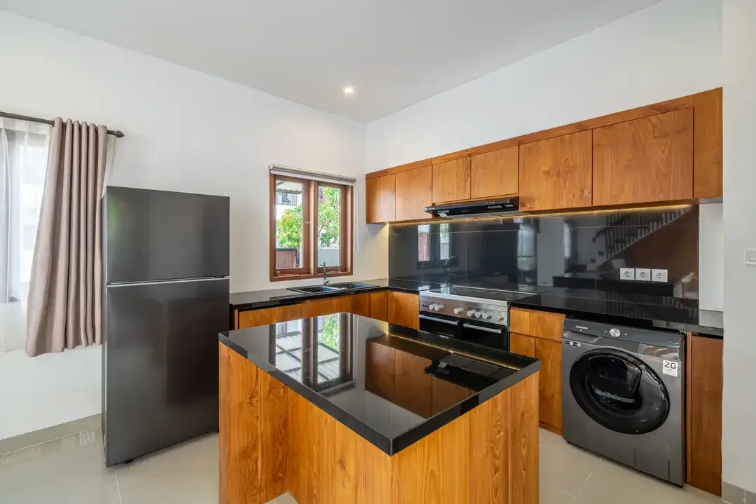 Spacious 4-Bedroom Villa for Sale in Kerobokan Residential Complex - Image 8 of 10