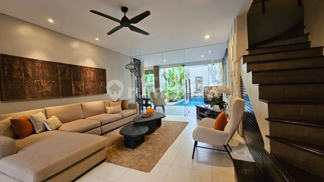 Rumah Tropis Modern di Kawasan Premium Renon, Denpasar, Furnished, Dekat dengan Kawasan Sanur - Image 1 of 4