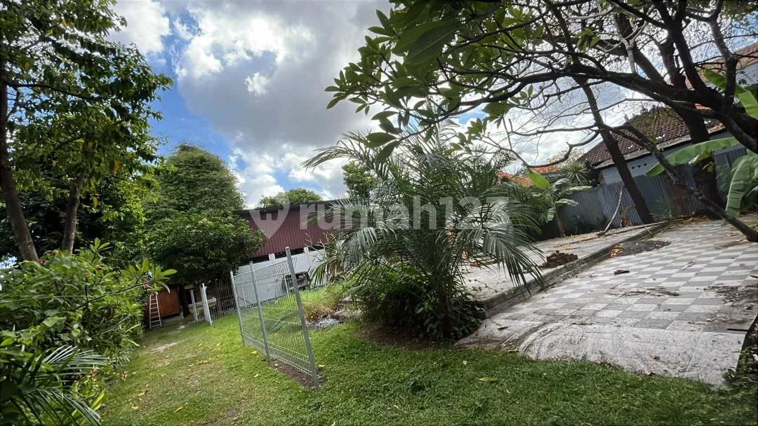 Tanah Strategis Pinggir Jalan Kerobokan Kelod - 300 MÂ², SHM, Dekat Hotel Cyrus- Cocok Villa & Investasi - Image 3 of 4