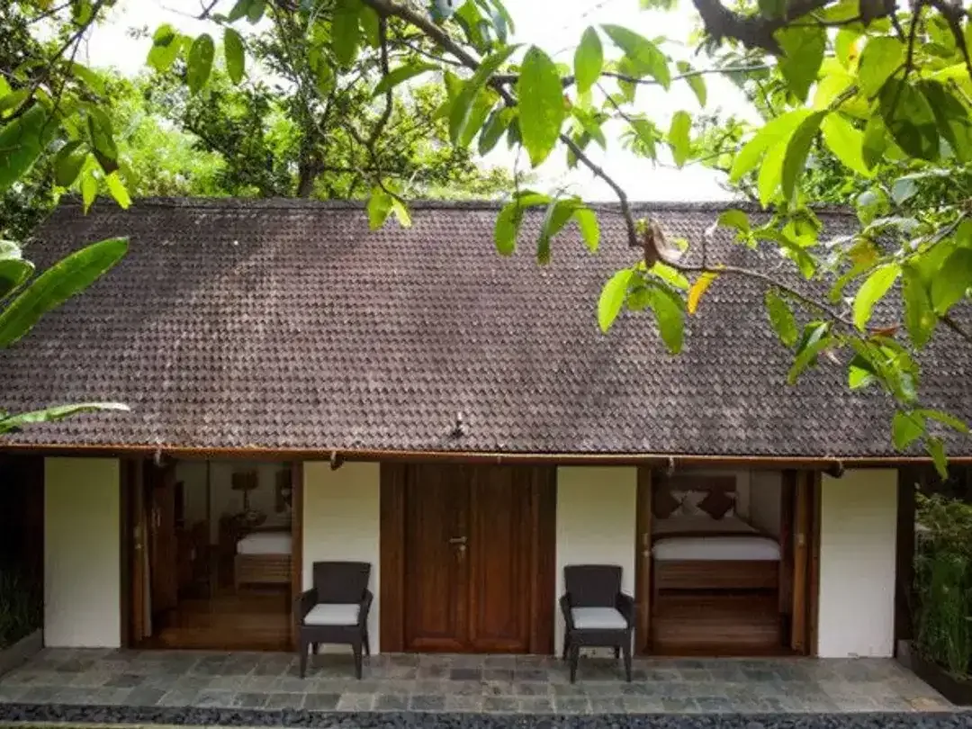 Villa 7 Bedrooms Freehold in Great Location Kerobokan, Canggu - Image 4 of 10