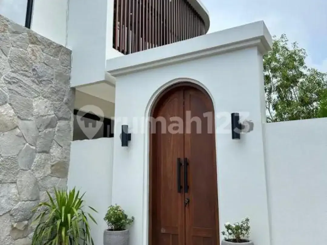 Villa Mewah, 3 Kamar Tidur Hanya 7 Menit ke Lapangan Golf - Image 3 of 10