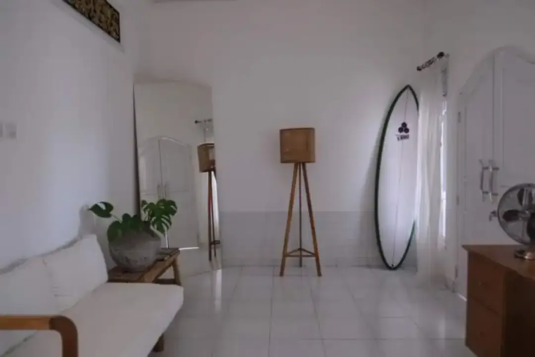SEWA CEPAT! RUMAH 3KT JIMBARAN DEKAT PURI GADING HALAMAN LUAS - Image 3 of 10