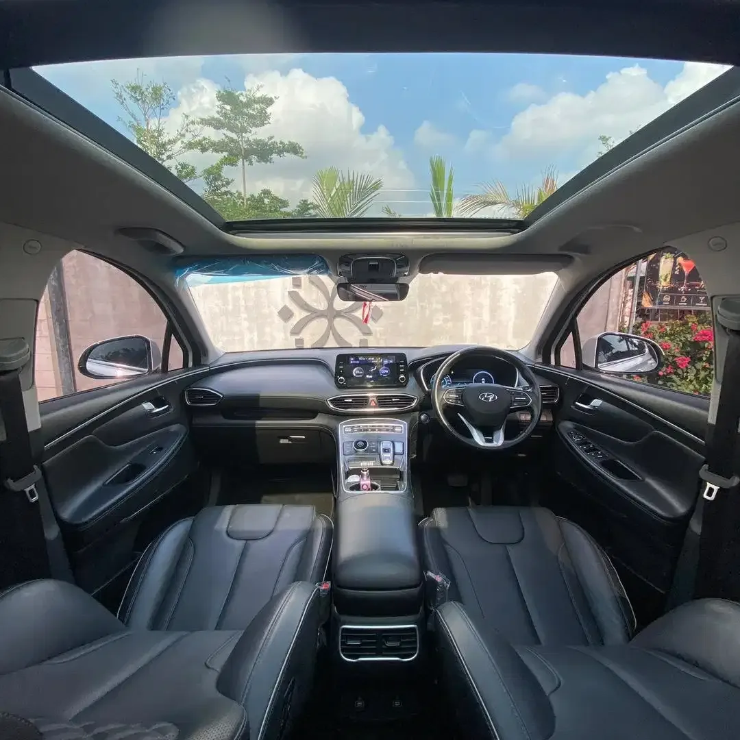 Hyundai Santafe Signature 2.5 AT Bensin - 2023 - Image 7 of 10
