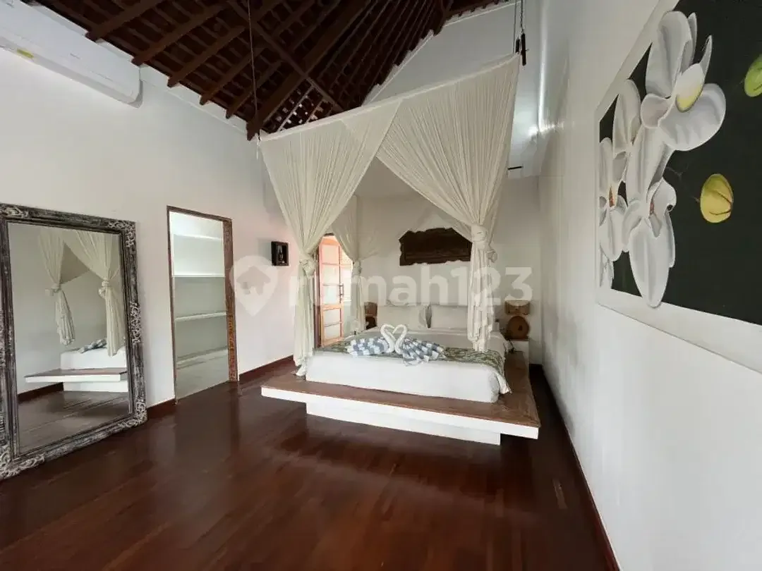 Balinese Luxury Villa 4Br - Seminyak, Bali Hanya 1Km Km Dari Pantai | Lokasi Prima untuk Hunian & Investasi Rental - Image 5 of 10