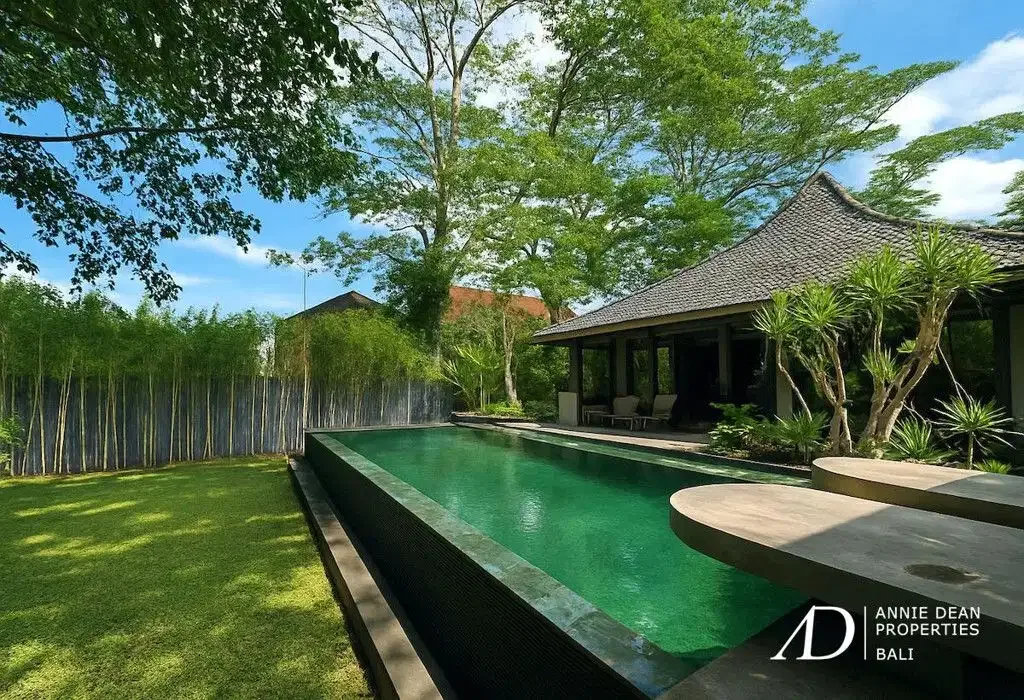 LEASEHOLD | TROPICAL JOGLO 3 BEDROOM VILLA WITH ICONIC ARCHITECTURE IN CEMAGI - Image 3 of 10