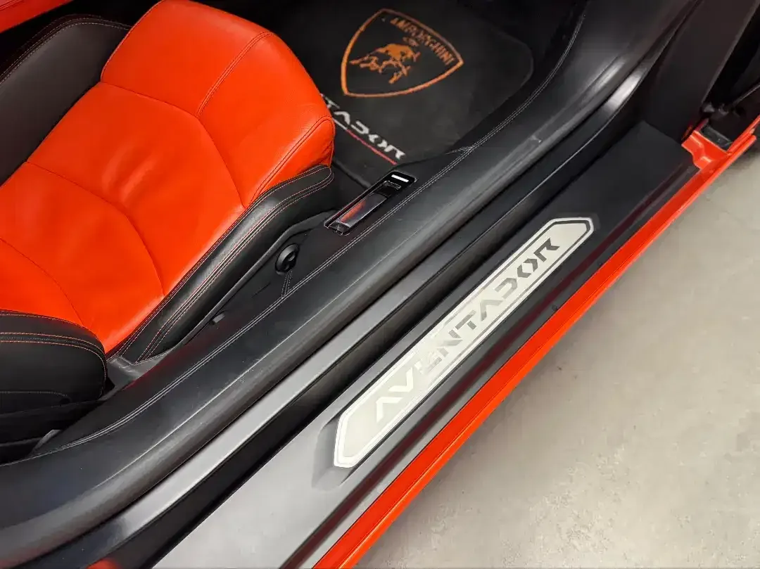 Lamborghini Aventador LP 700-4 6.5L 2012 - Image 8 of 10