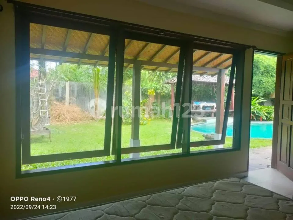 Villa Lokasi Strategis dengan Kolam Renang di Kerobokan - Image 1 of 4