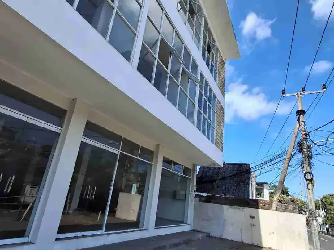 1 UNIT RUKO 3 LANTAI TERLETAK DI JL. TUKAD BALIAN, SIDAKARYA - DENPASAR SELATAN

SPESIFIKASI :
 
LT 360m²

LB 195m²

3 Lantai

Jalan 6 Meter

3 SHM - Image 2 of 10