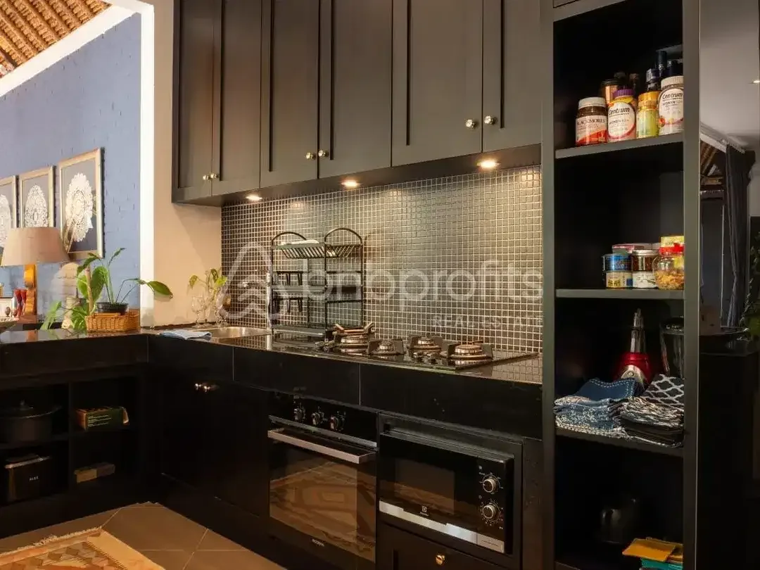 Exclusive Leasehold Villa: 3-Bedroom Balinese Gem Minutes from Nyanyi Beach - Image 8 of 10