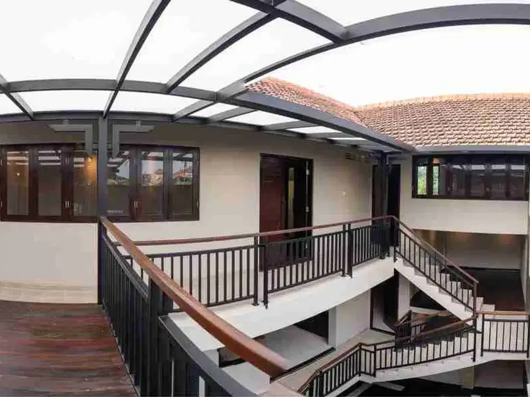 Luxury Vila Kontemporer 3 Kamar Full Furnish di Kerobokan - Image 2 of 10