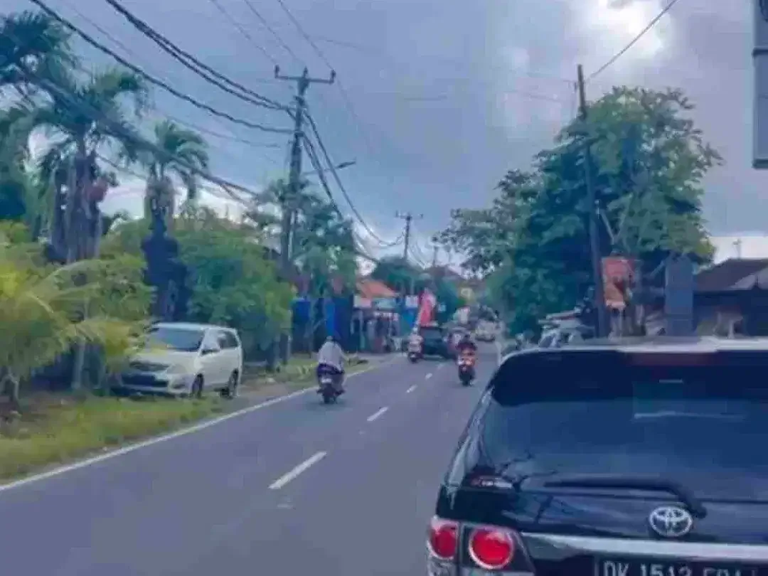 Tanah 300m2 bonus bangunan utama darmawangsa - Kampiyal - Nusa Dua - Image 6 of 8