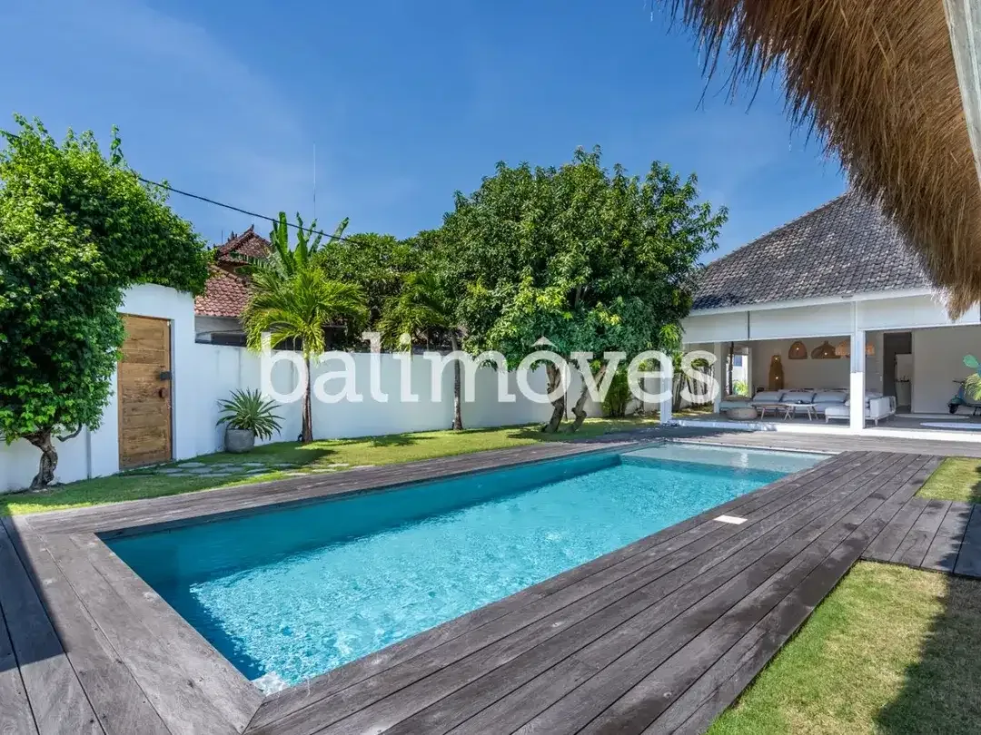 Villa yang Menawan dengan Tiga Kamar Tidur yang Luas di Sanur - Image 7 of 10